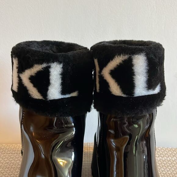 KARL LAGERFELD PARIS Carey Logo Booties Faux Fur Trim Chunky Lug Sole Heel 7.5M - Picture 8 of 15